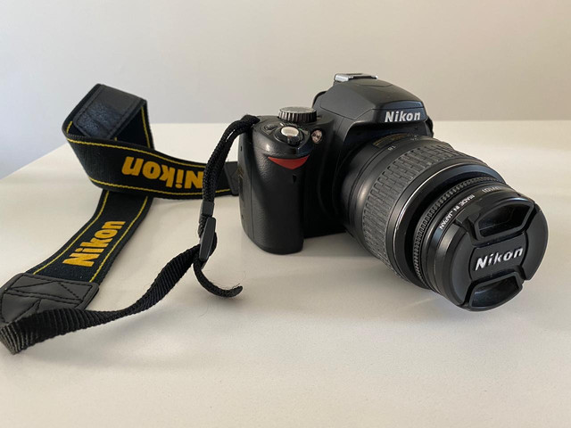 Câmara fotográfica D 60 Nikon