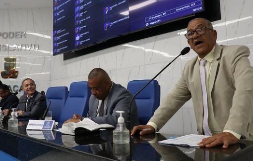 Câmara de Camaçari debate proteção à pessoa idosa, saúde mental e inclusão digital na 15ª sessão ordinária