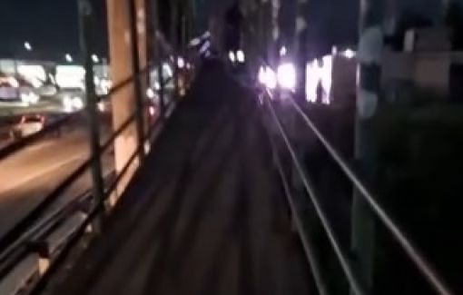  Transeuntes reclamam de escuridão de passarela na BA-099