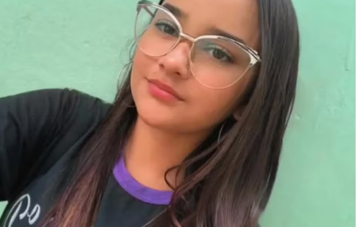 Adolescente morre após sofrer descarga elétrica enquanto pranchava o cabelo