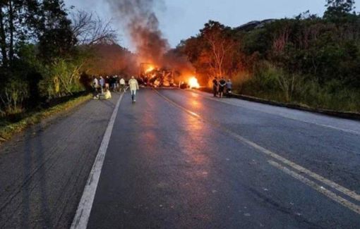 Acidente de ônibus deixa oito pessoas mortas
