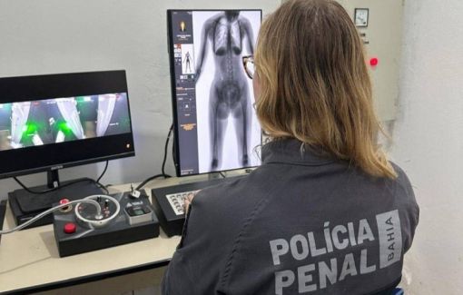 Mulher é presa ao tentar entrar em presídio baiano com droga 