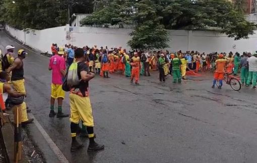  Paralisação dos garis em Salvador continua e categoria segue mobilizada em frente à Sotero Ambiental