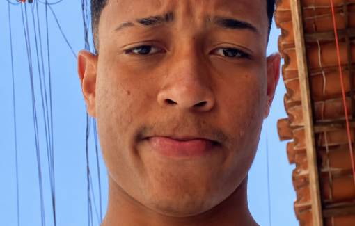 Jovem de Jauá internado há um mês na UTI aguarda transferência urgente para atendimento especializado