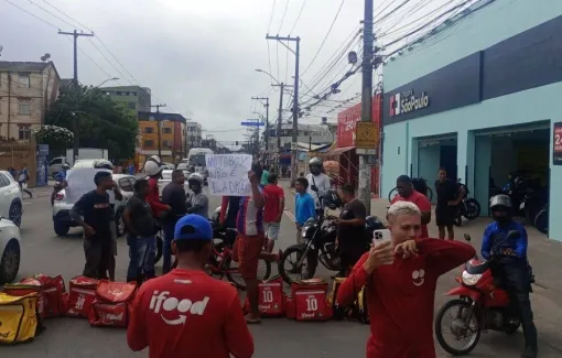 Discussão entre motoboy e segurança termina com protesto em Salvador 