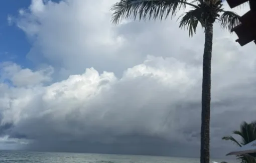 Segunda-feira começa com previsão de chuva e mar agitado no Litoral Norte da Bahia
