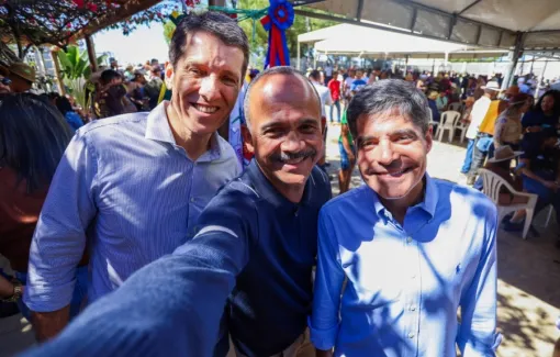 Elinaldo dá início à campanha com atos em Camaçari, na RMS e no Oeste baiano