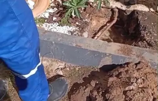  Após denúncia, Embasa realiza reparo de vazamento no Recanto do Piruí, em Arembepe