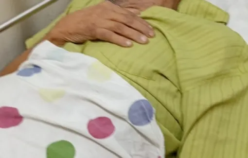 Idoso de 85 anos com grave sangramento pela boca precisa de regulação urgente