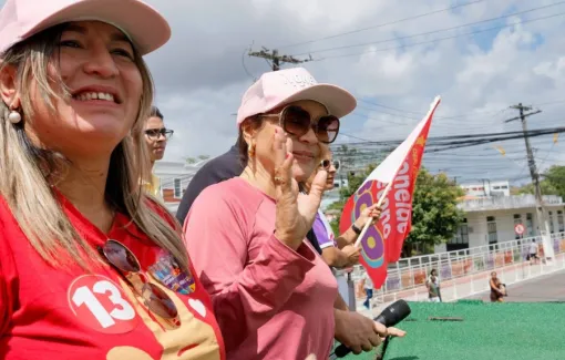 Ivoneide percorre ruas de Camaçari para fortalecer o time de Lula e Jerônimo