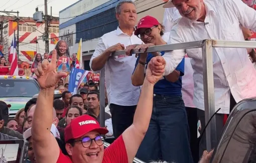 Tagner participa de ato político com o presidente Lula em Salvador