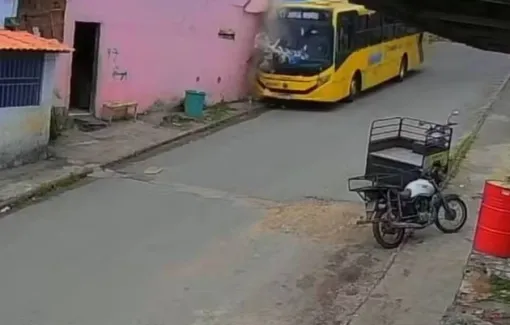 Ônibus se envolve em acidente no interior da Bahia 