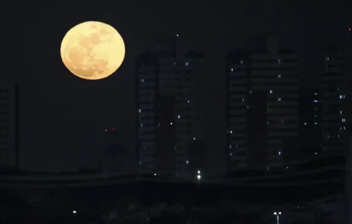 Lua Crescente ilumina o céu nesta quinta-feira (24); confira o calendário lunar