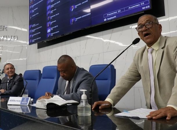 Câmara de Camaçari debate proteção à pessoa idosa, saúde mental e inclusão digital na 15ª sessão ordinária