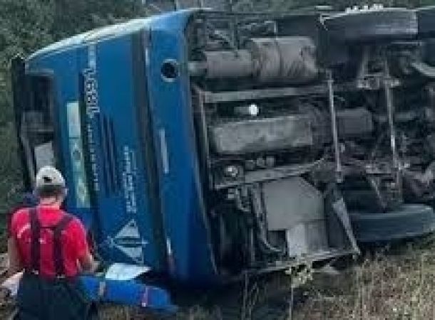 Acidente com ônibus de equipe de basquete deixa sete mortos e mais de 30 feridos