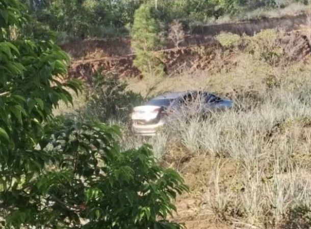 Três corpos são encontrados dentro de carro no Litoral Norte da Bahia