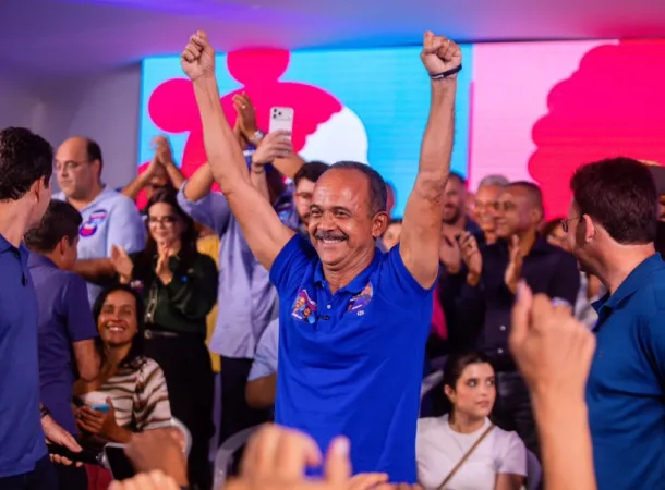  Elinaldo reúne milhares de pessoas em Camaçari durante encontro com ACM Neto e demonstra força política da oposição