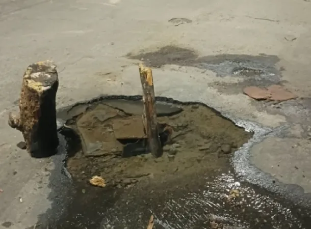 Vazamentos se multiplicam em Abrantes, Jauá e Arembepe; novo caso abre cratera na Rua da Grama