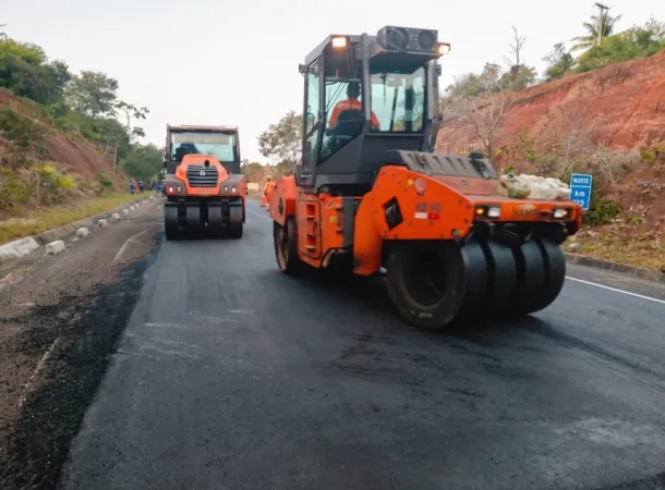 Obras provocam bloqueios parciais e podem causar lentidão nas BA-093 e BA-099 nesta semana  Subtítulo:
