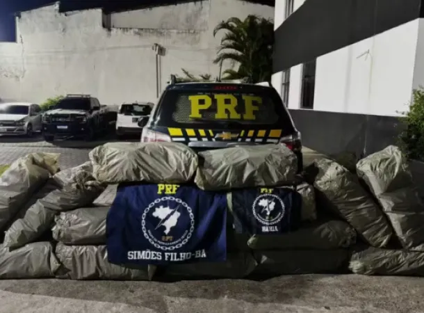 Polícia apreende quase 100 quilos de droga na BR-324 