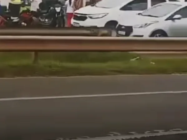 Acidente deixa dois feridos na região de Busca Vida 