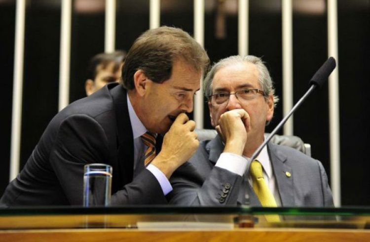 
Eduardo Cunha e o deputado Paulinho da Força (SD-SP), um de seus aliados. Na sexta-feira 21, Cunha visitou a sede da Força Sindical e foi recebido com gritos de 