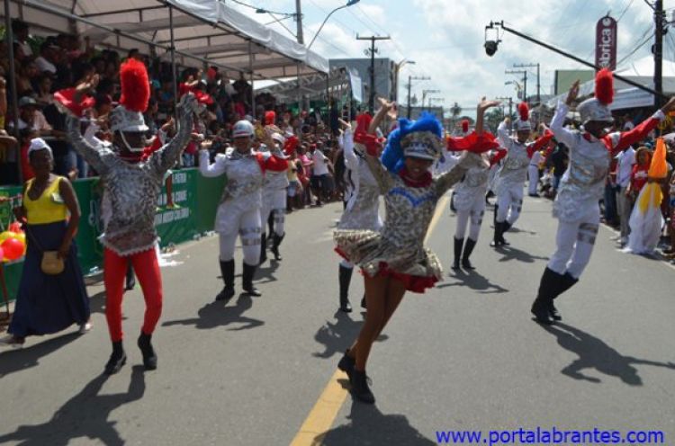 Foto Moura Positivo/arquivo Portal Abrantes desfile 2017