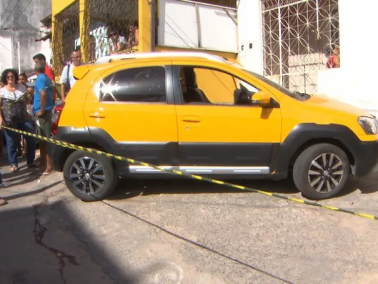 Crime em Itapuã (Foto: Reprodução/TV Bahia)