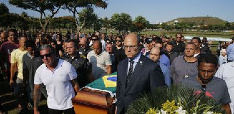 
Governador do Rio, Wilson Witzel, acompanhou o enterro do primeiro policial militar morto em 2019