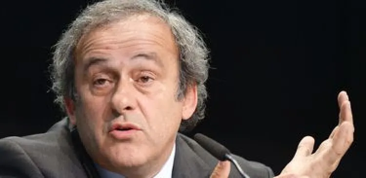 Platini, três vezes vencedor da Bola de Ouro de melhor jogador do mundo, deveria suceder Blatter como presidente da Fifa em 2016 - REUTERS/Arnd Wiegmann/File Photo/Direitos Reservados