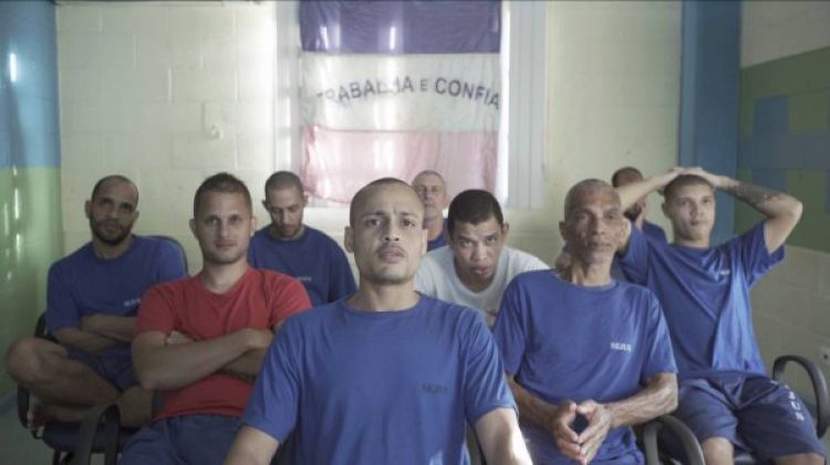 Alguns dos presos que participam do projeto Sentinelas. ?? frente Aílton, de branco Jhony e de vermelho Alex.