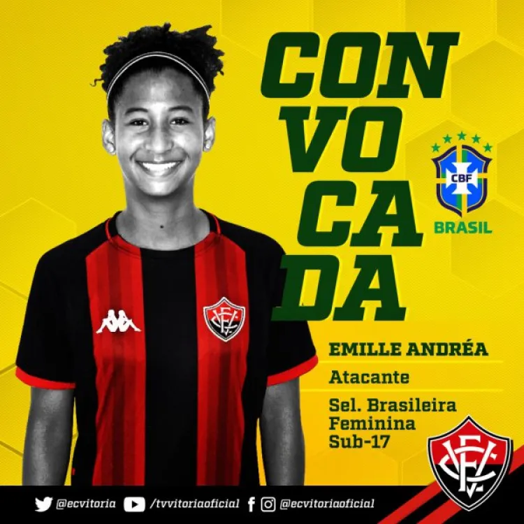 Orgulhosa, Emilli exibe a chuteira que ganhou da jogadora Formiga