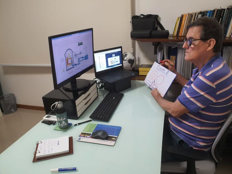 
Professor Osvaldo Andrade Souza, durante aula virtual do curso de Engenharia da Unijorge (Foto:Divulgação)