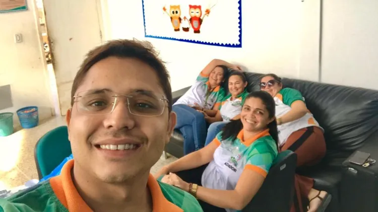 Professor de Português, Redação e Espanhol, César ???era querido e amigo de todos e todos gostavam dele???
