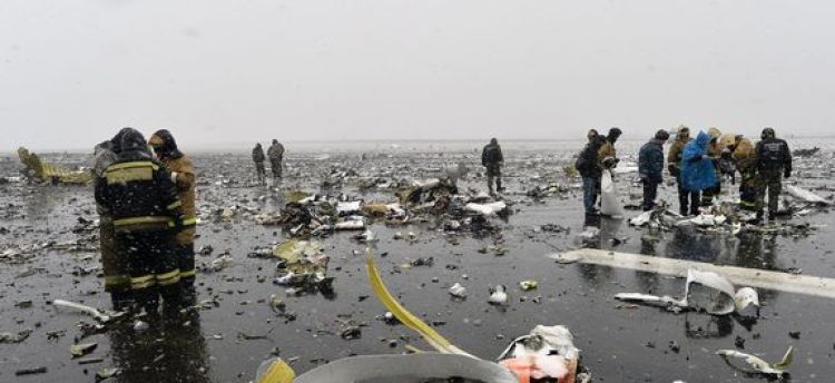 Avião da companhia aérea FlyDubai, com 62 passageiros a bordo, caiu hoje (19) na Rússia ao tentar aterrissar no aeroporto de Rostov-on-Don, no sul do país STR/EPA/LUSA/Direitos Reservados
