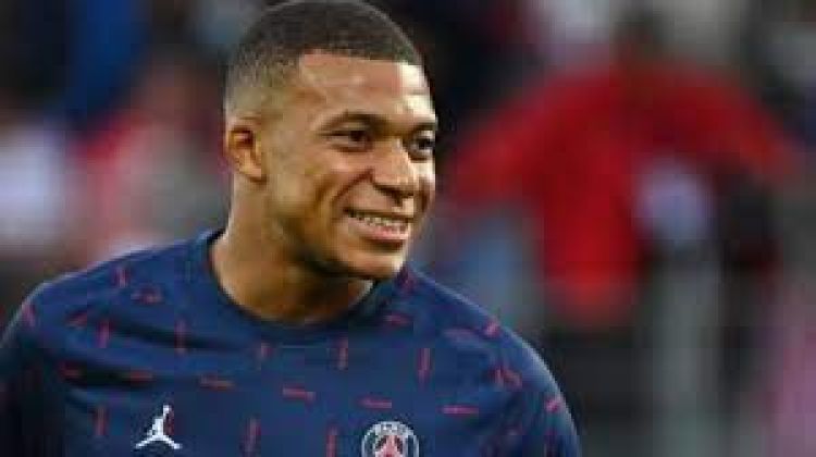 Mbappé marcou dois gols pelo PSG neste domingo (29) | AFP via Getty Images