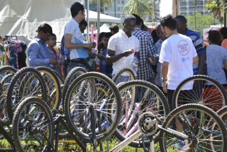 Brasília - O movimento Rodas da Paz, faz Doação de Bicicletas para refugiado de varios paises (Antonio Cruz/Agência Brasil)