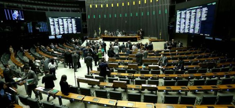 Brasília - Primeira sessão de análise da admissibilidade do processo de impeachment começa com a apresentação do jurista Miguel Reale Junior, um dos autores da denúncia Wilson Dias/Agência Brasil