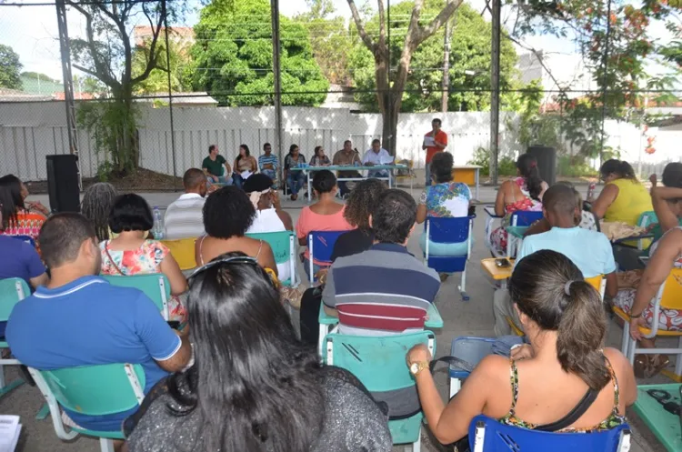 Foto Moura Positovo na assembléia dos professores na manhã desta quinta-feira.