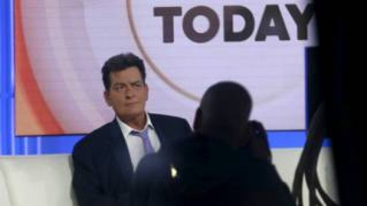 Charlie Sheen, famoso por interpretar o personagem Charlie, da série 