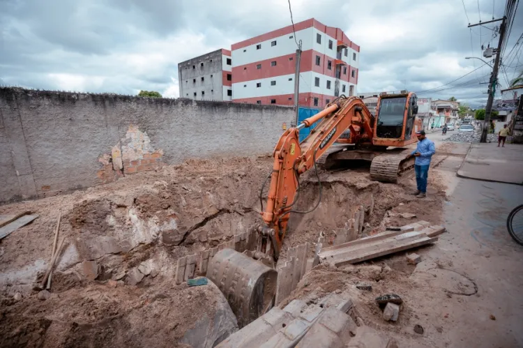  Serviços de drenagem continuam em diversos pontos da cidade