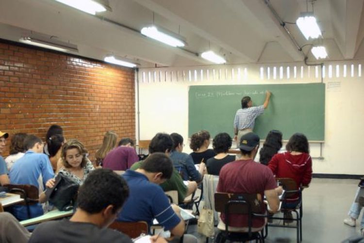 CNE pretende definir lista com o que é essencial para maior qualidade na educaçãoArquivo/Agência Brasil