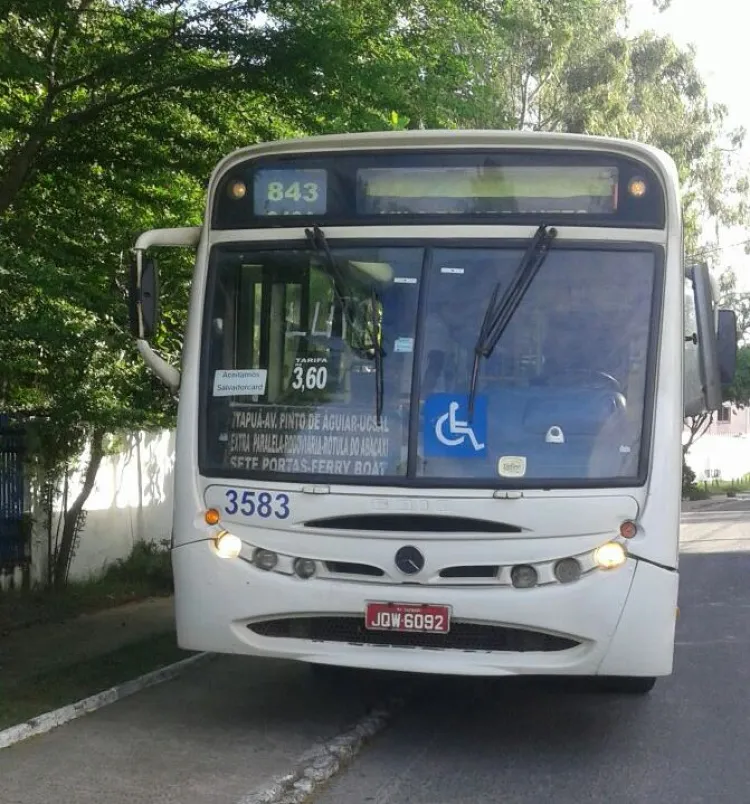 Foto Moura Positivo, ônibus na porta da 26ª DT Abrantes