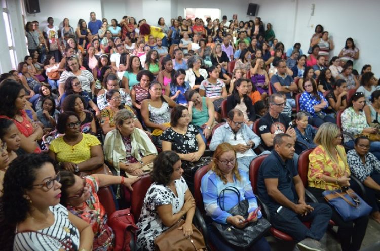 Fotos Moura positivo/PortalAbrantes assembléia dos professores de Camaçari 